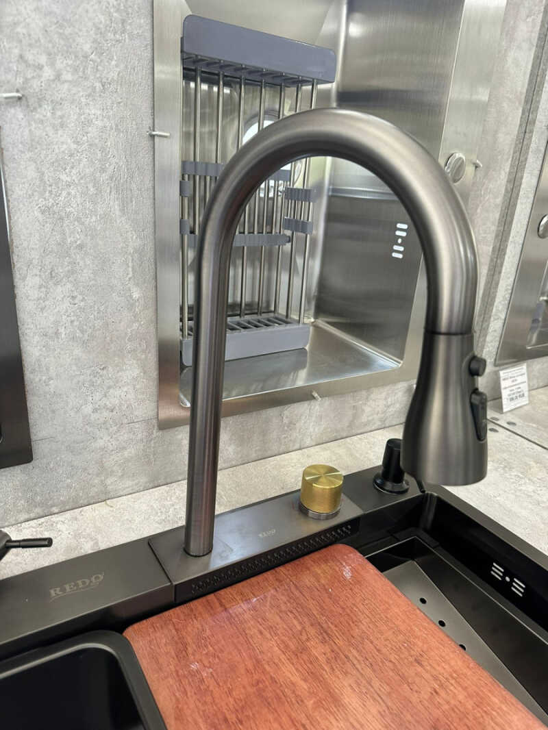 H-1B Смеситель для кухни BLACK, в комплекте со стальной гибкой подводкой