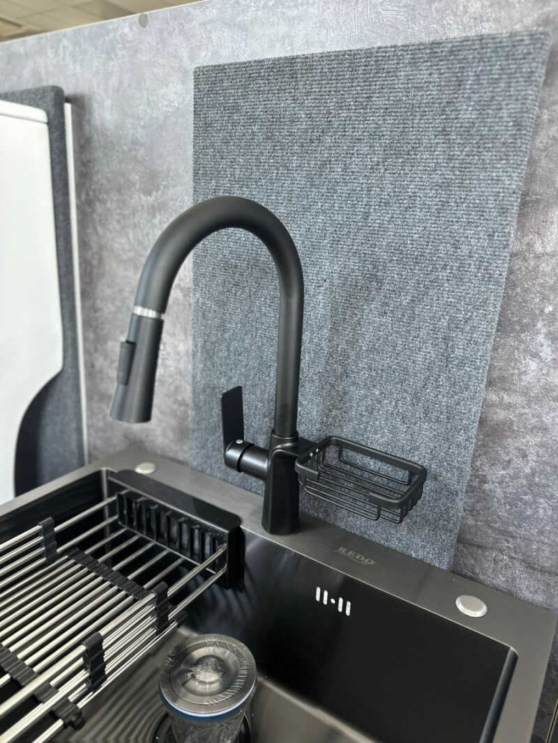 H-8B Смеситель для кухни BLACK, в комплекте со стальной гибкой подводкой